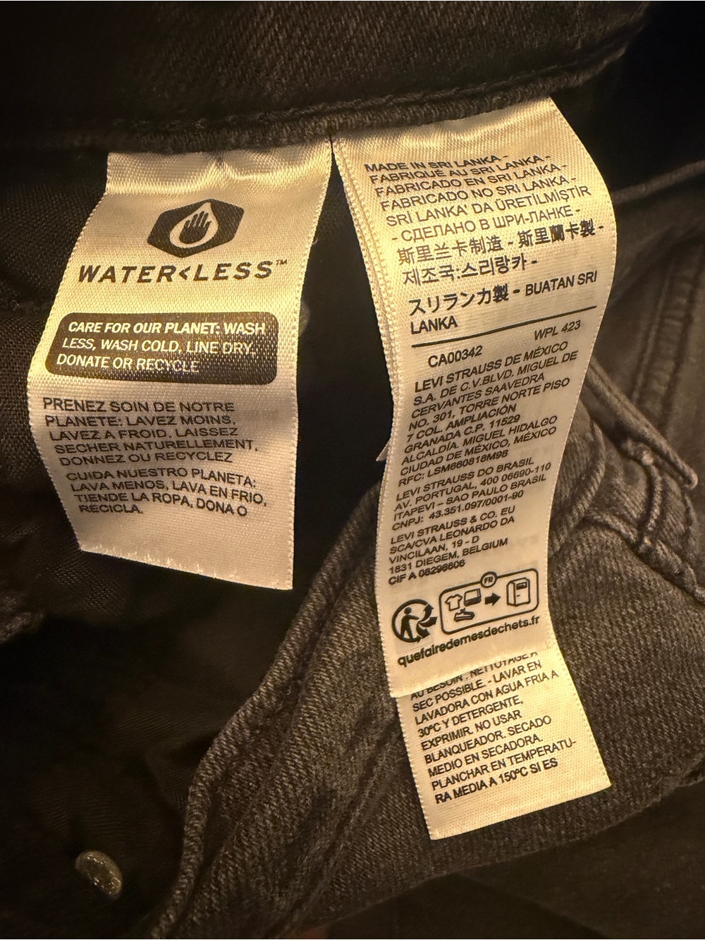 Levi's Black Washed Cropped Jeans - Picture 4 of 8